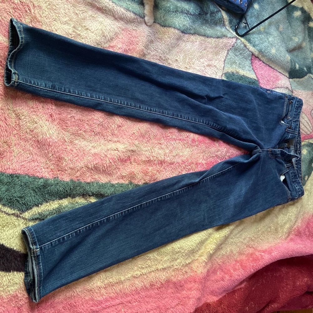Eddie bouer slightly curvy fit and leg fit is straight blue jeans